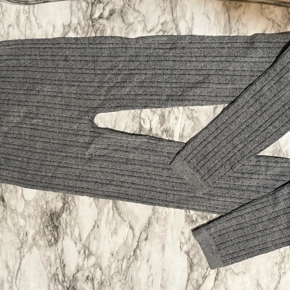 Gray Cable Knit Leggings - Picture 3 of 4